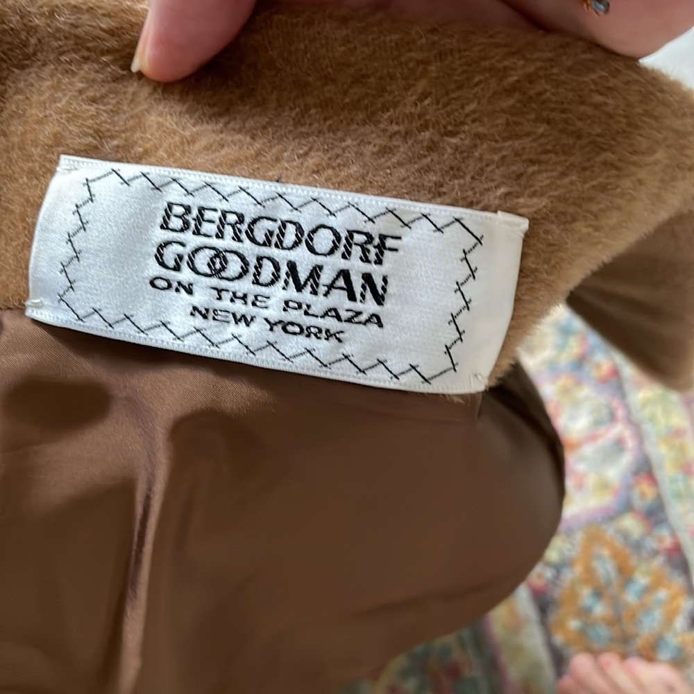 Giorgio Armani 100% Alpaca coat in pristine condition absolutely stunning coat - Picture 4 of 9